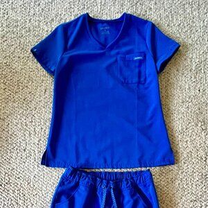 Jaanuu Scrub Set